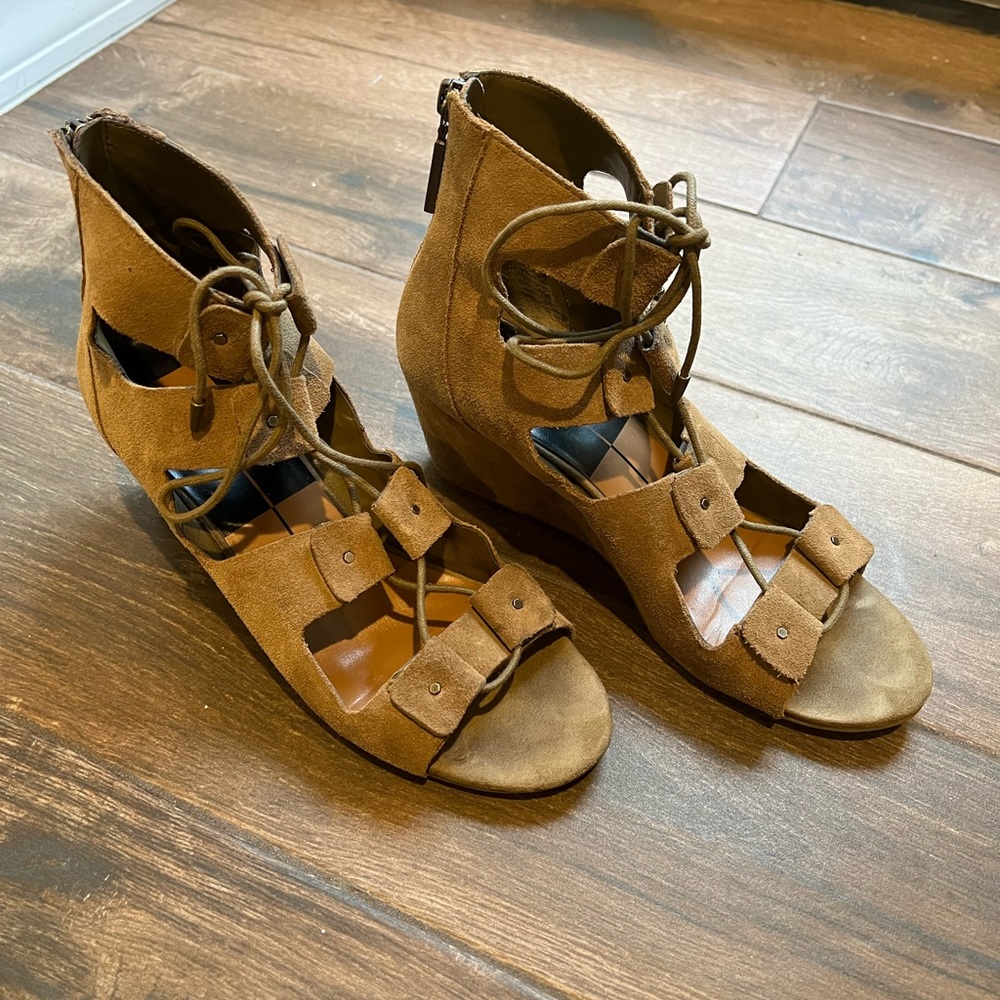 dolce vita lace up booties in excellent used condition. Size 9.5